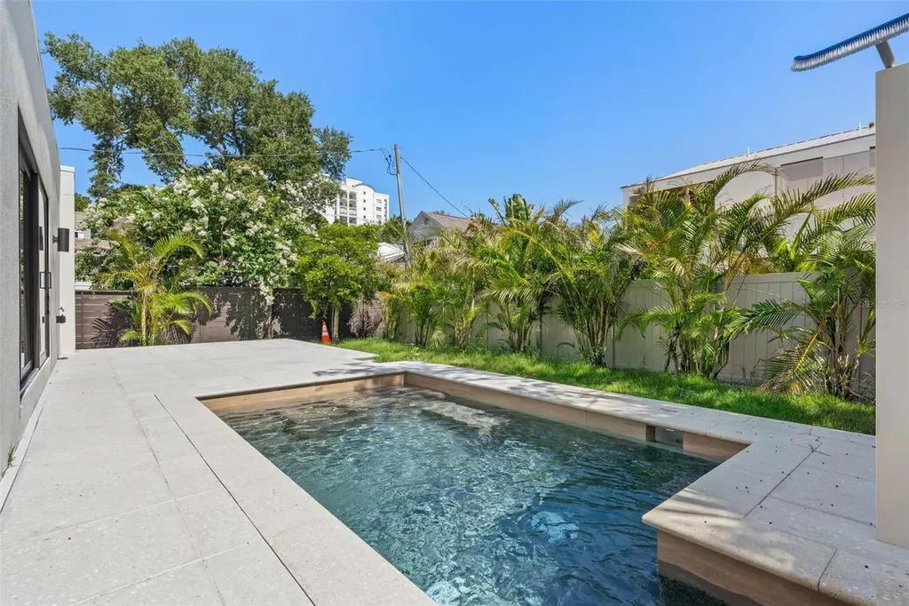 1681 Oak Street Sarasota FL 34236