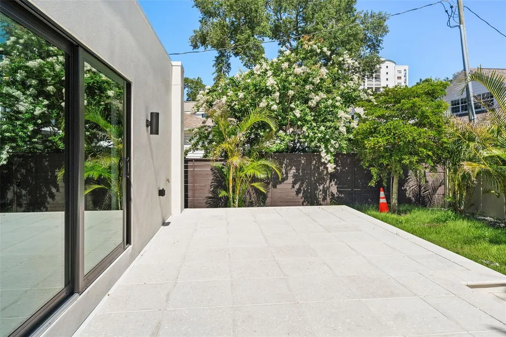 1681 Oak Street Sarasota FL 34236