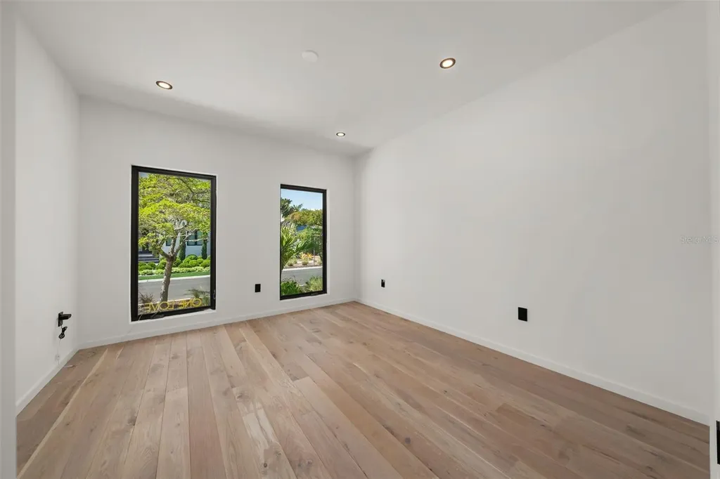 1681 Oak Street Sarasota FL 34236