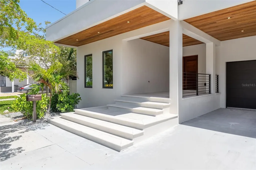 1681 Oak Street Sarasota FL 34236
