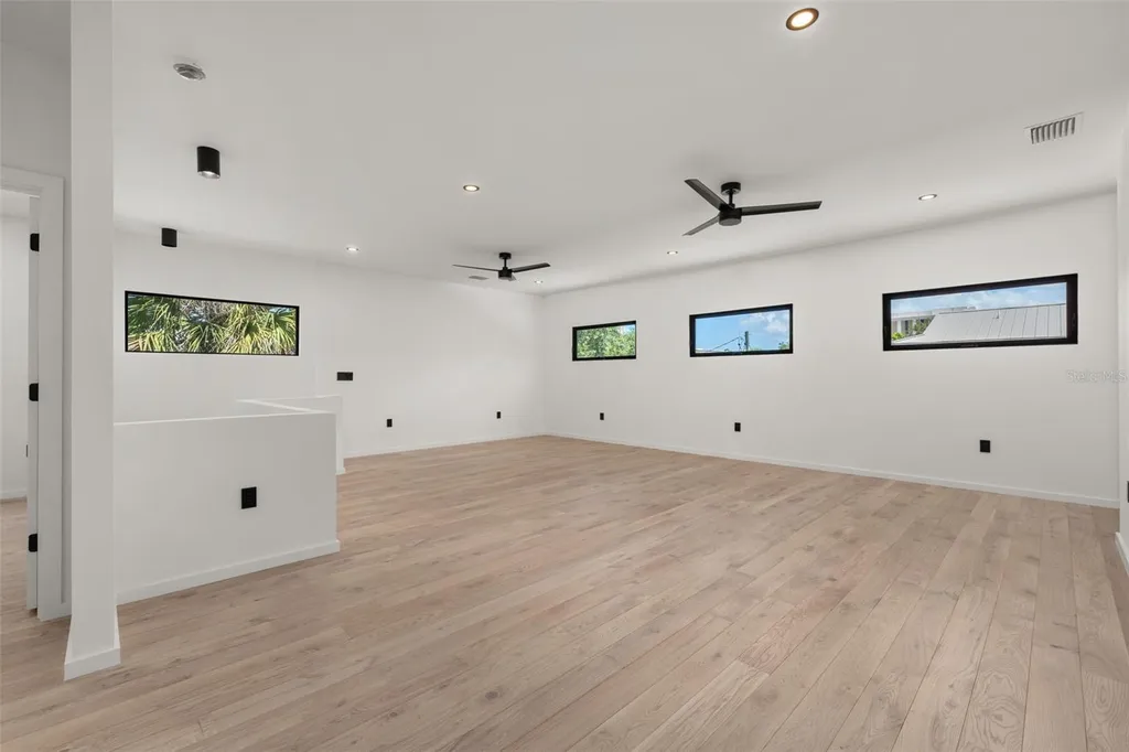 1681 Oak Street Sarasota FL 34236
