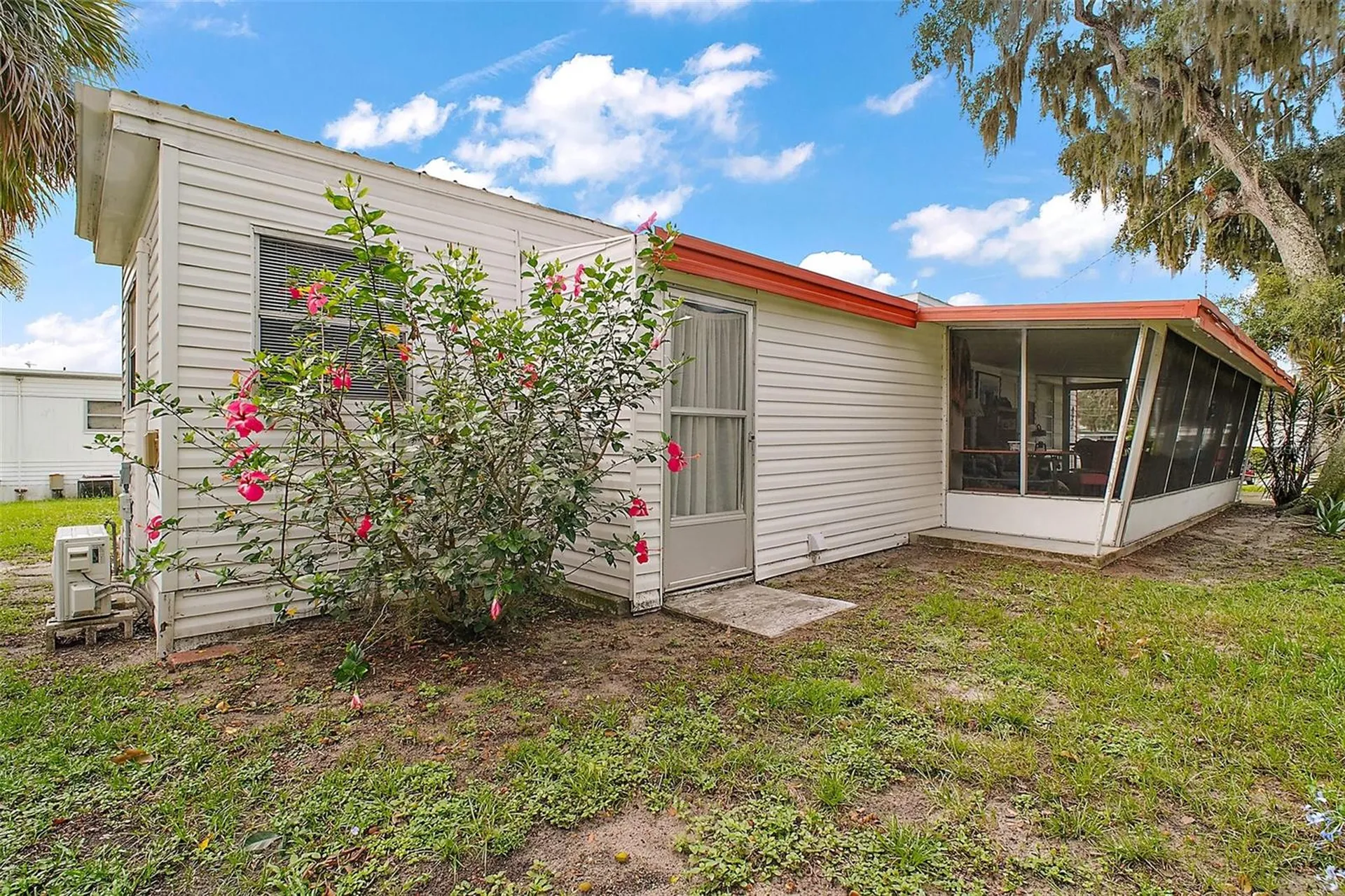 11723 Magnolia Avenue Tavares FL 32778