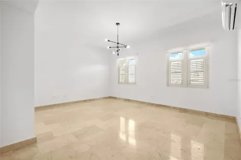J9 Calle Natalia Trujillo Alto PR 00976