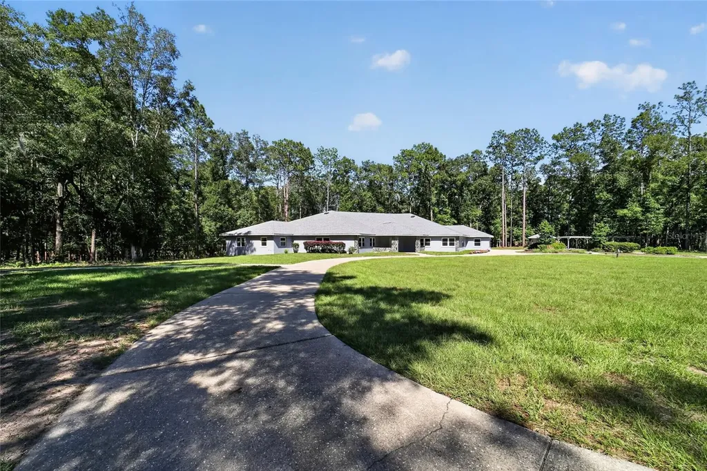 7705 SW 186 Avenue Dunnellon FL 34432