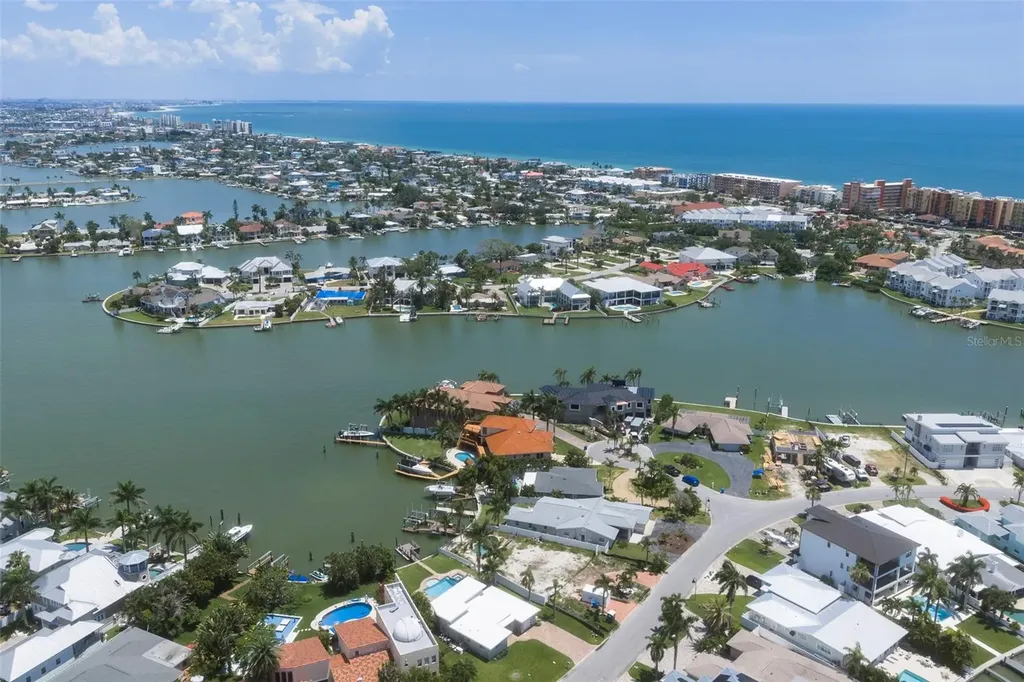 303 Bath Club Boulevard N North Redington Beach FL 33708