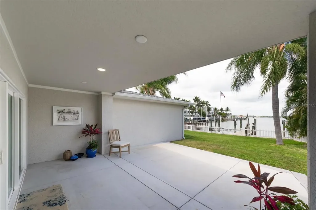 303 Bath Club Boulevard N North Redington Beach FL 33708