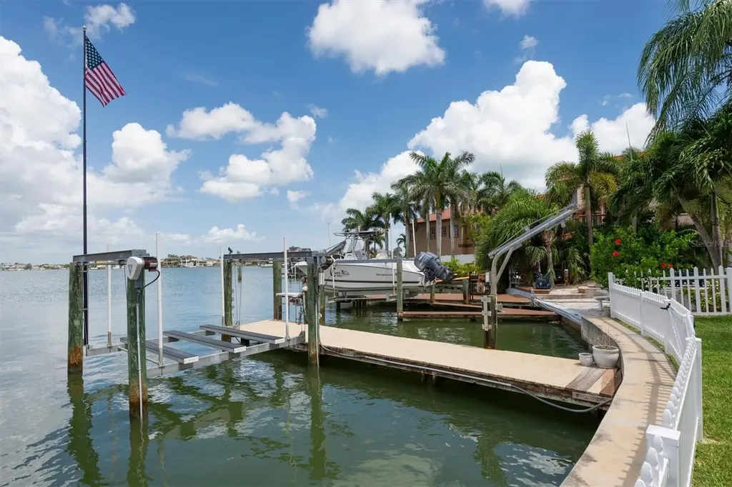 303 Bath Club Boulevard N North Redington Beach FL 33708