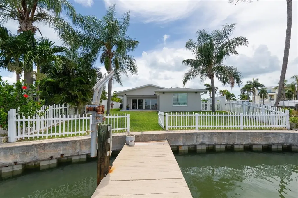 303 Bath Club Boulevard N North Redington Beach FL 33708