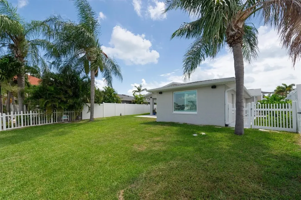303 Bath Club Boulevard N North Redington Beach FL 33708