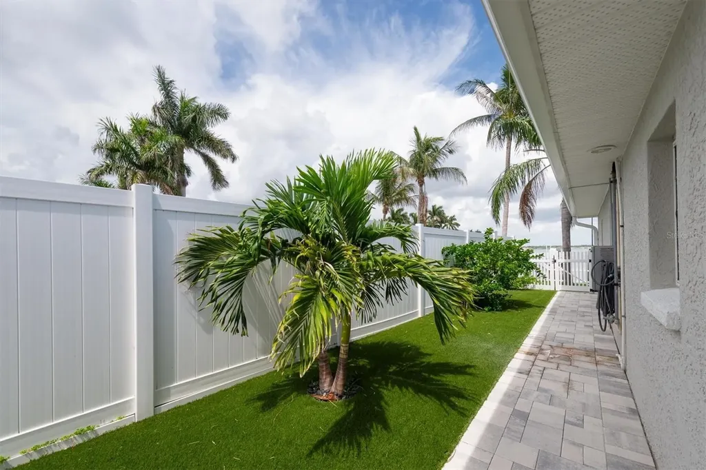 303 Bath Club Boulevard N North Redington Beach FL 33708