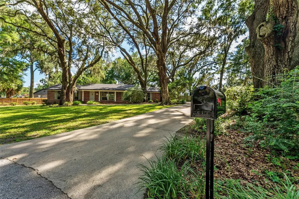 25747 SW 19th Avenue Newberry FL 32669