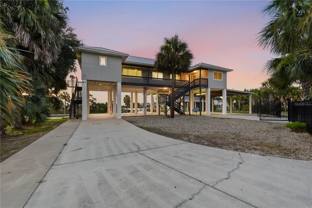 38 SE 195th Street Suwannee FL 32692