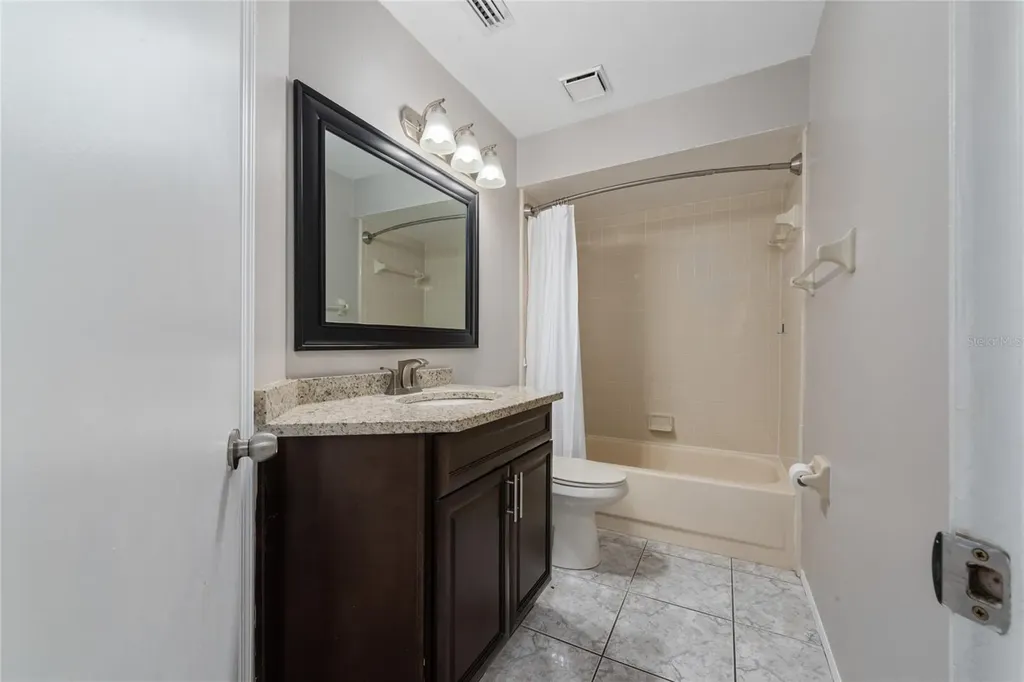 140 Lakepointe Circle Kissimmee FL 34743