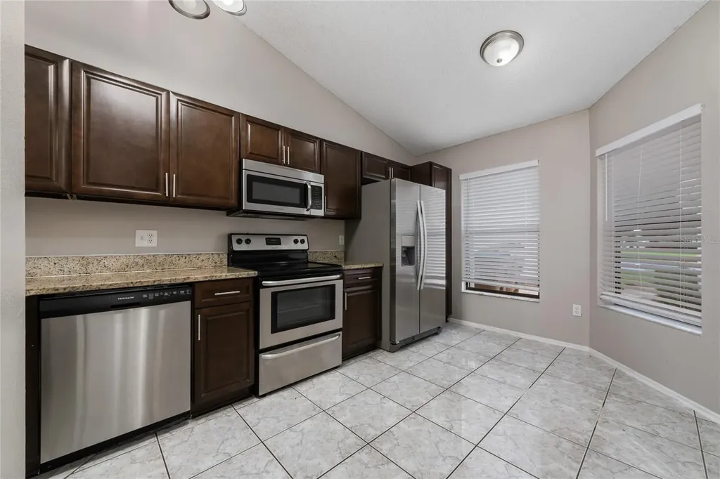 140 Lakepointe Circle Kissimmee FL 34743