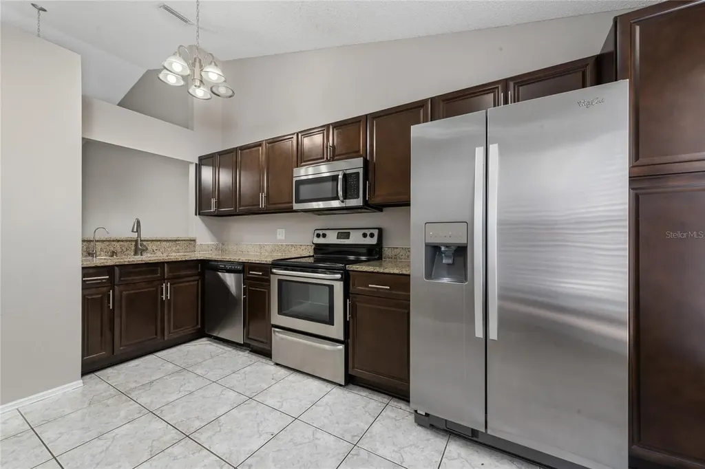 140 Lakepointe Circle Kissimmee FL 34743