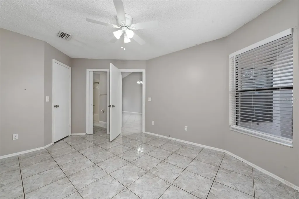 140 Lakepointe Circle Kissimmee FL 34743