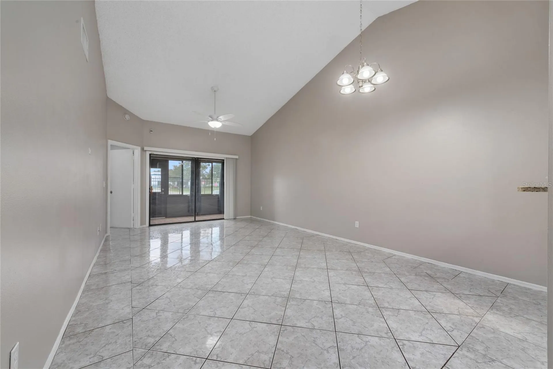 140 Lakepointe Circle Kissimmee FL 34743
