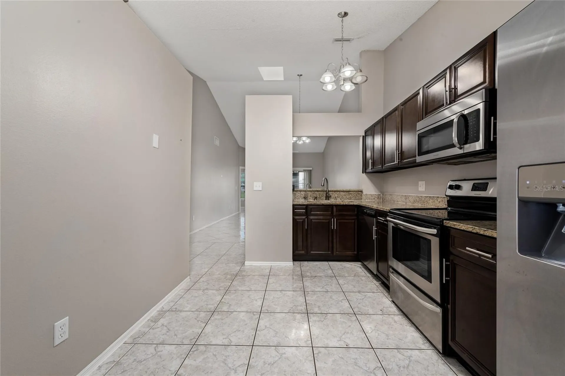 140 Lakepointe Circle Kissimmee FL 34743