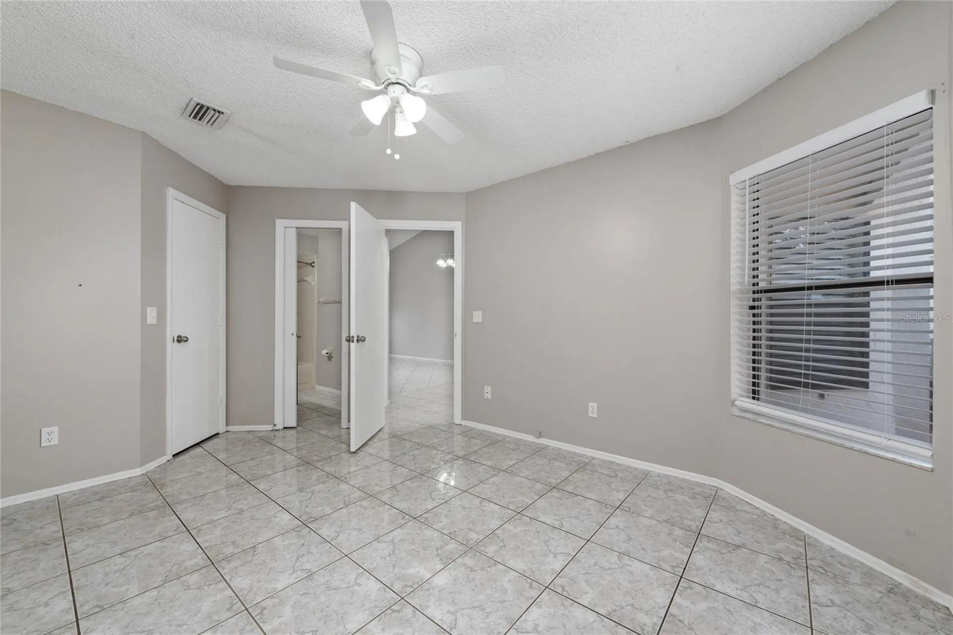 140 Lakepointe Circle Kissimmee FL 34743