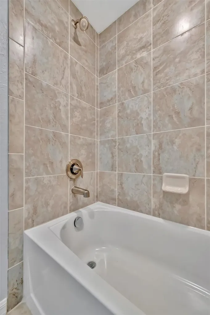 947 Tidewater Shores Loop Bradenton FL 34208