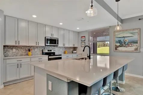 947 Tidewater Shores Loop Bradenton FL 34208