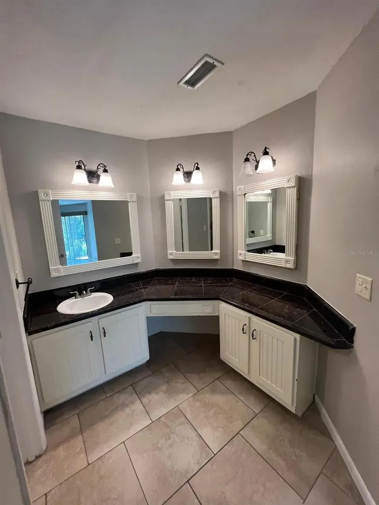 2634 Lemon Tree Lane Orlando FL 32839