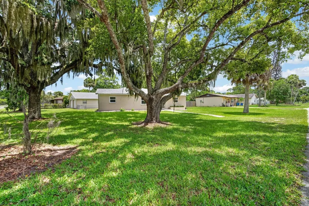2205 Juniper Drive Edgewater FL 32141