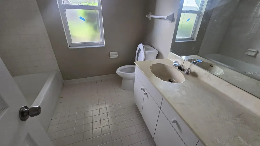 5697 Country Lakes Drive Sarasota FL 34243