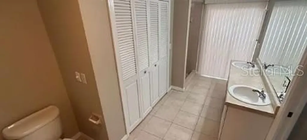 5697 Country Lakes Drive Sarasota FL 34243