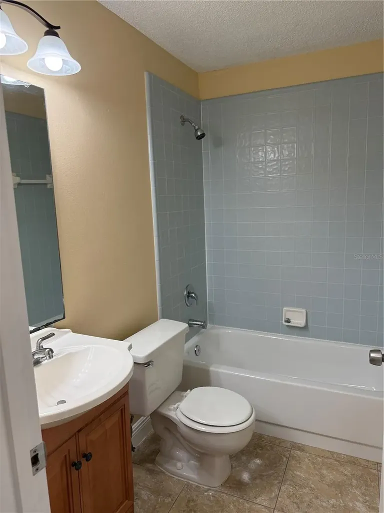 2313 Palm Creek Orlando FL 32822