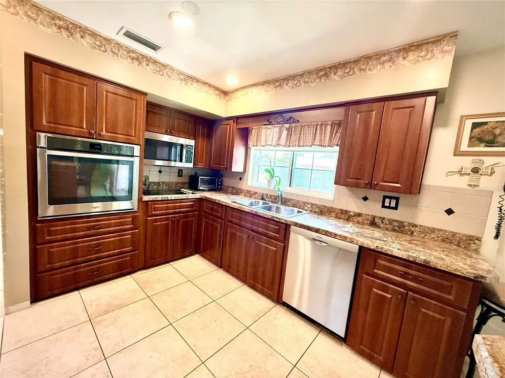 6086 28th Avenue N St Petersburg FL 33710