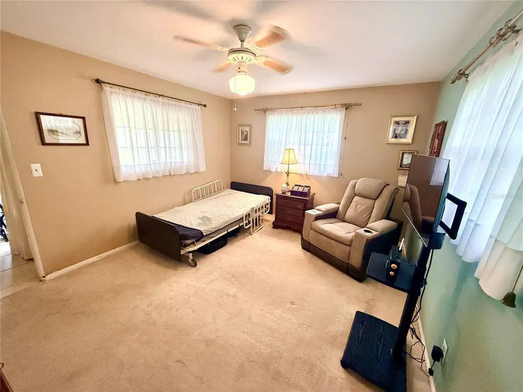 6086 28th Avenue N St Petersburg FL 33710