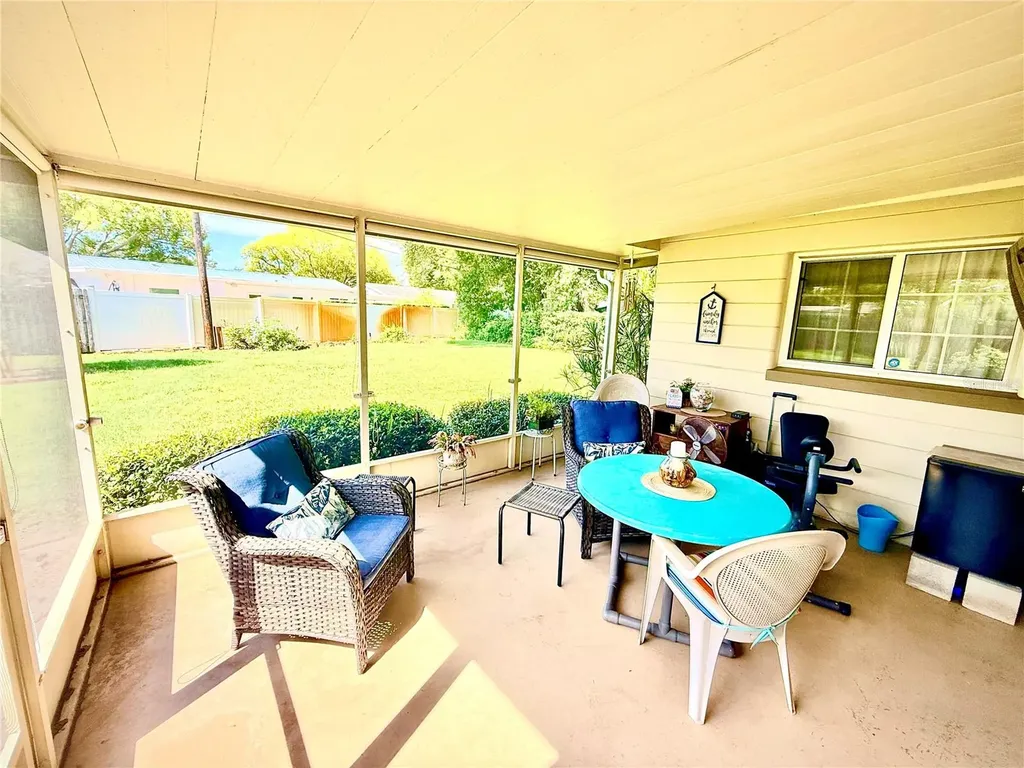 6086 28th Avenue N St Petersburg FL 33710