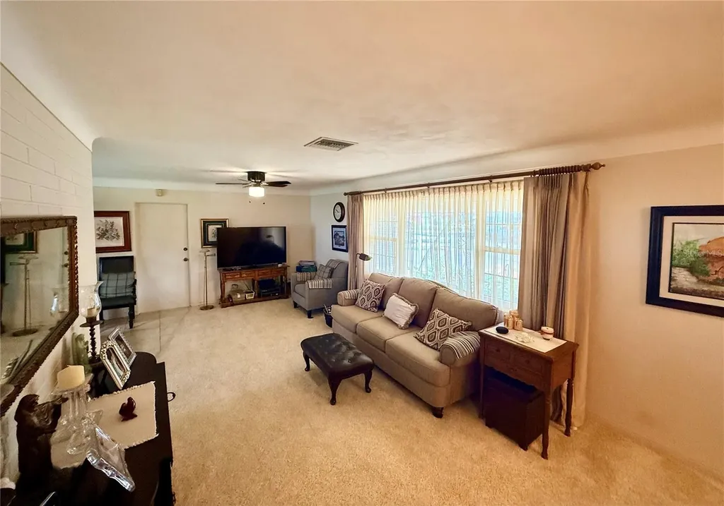 6086 28th Avenue N St Petersburg FL 33710