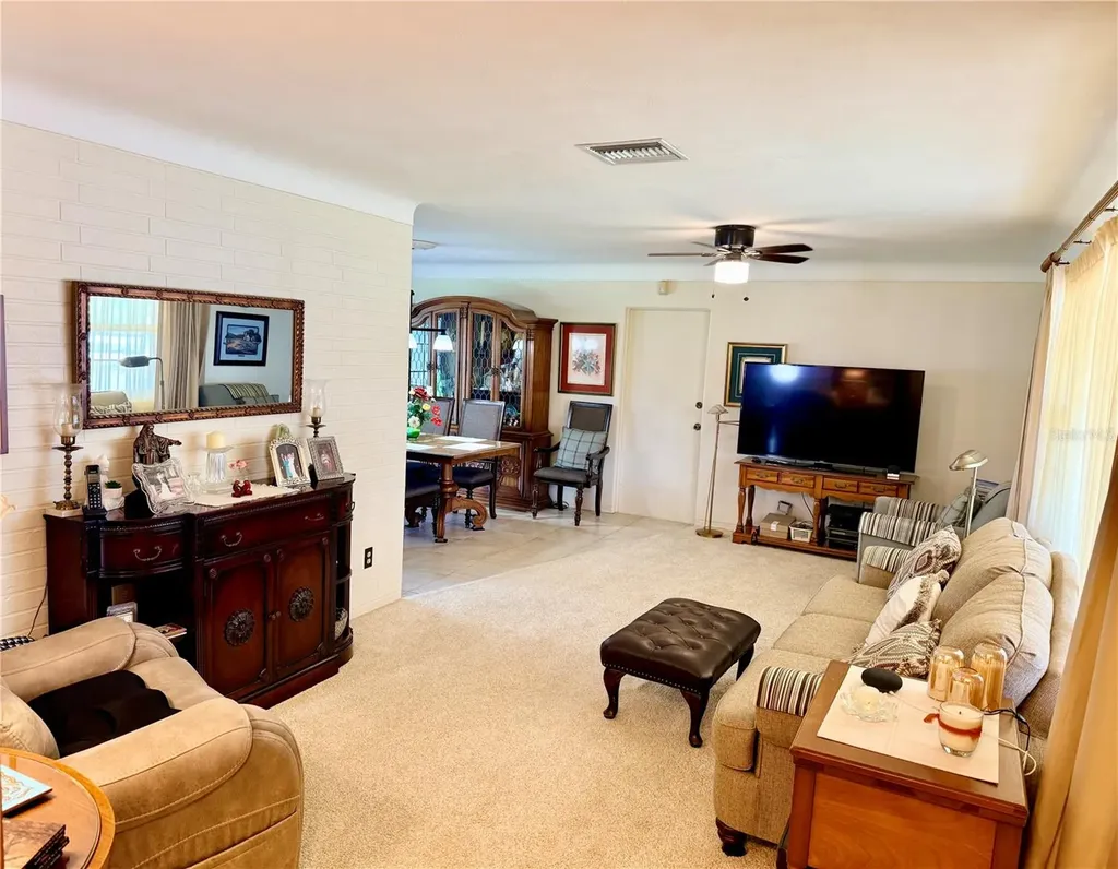 6086 28th Avenue N St Petersburg FL 33710