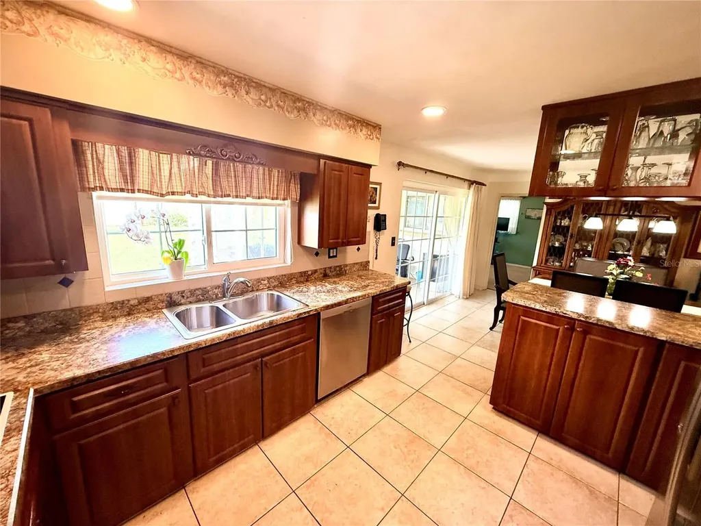 6086 28th Avenue N St Petersburg FL 33710