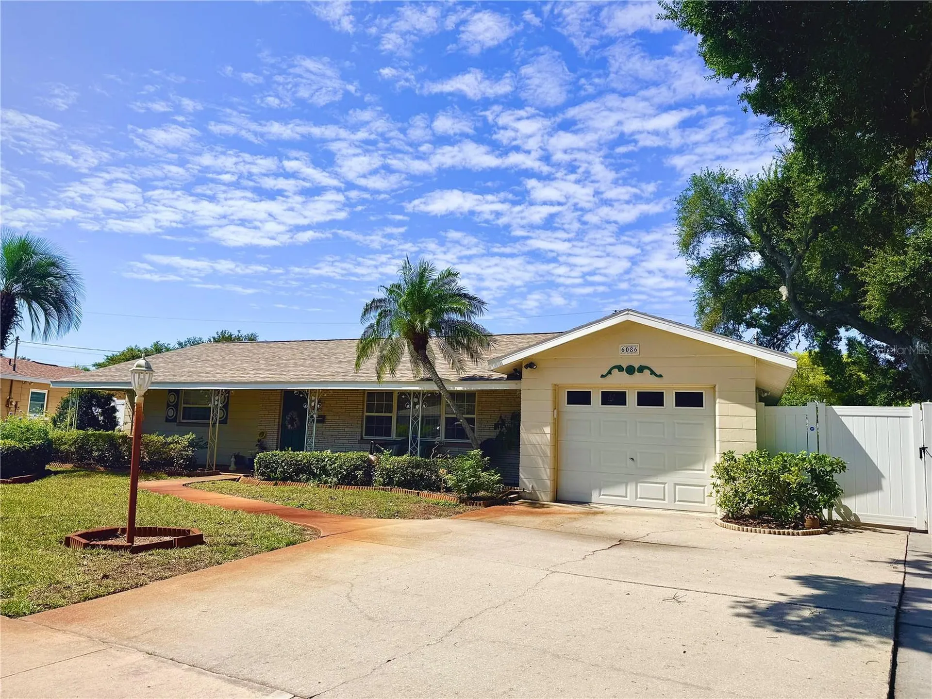 6086 28th Avenue N St Petersburg FL 33710