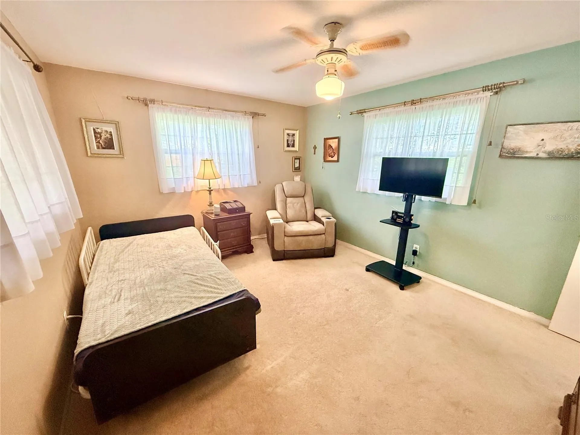 6086 28th Avenue N St Petersburg FL 33710