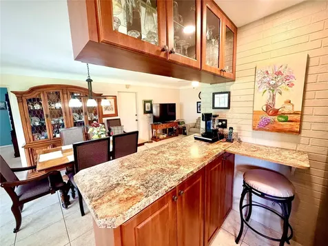 6086 28th Avenue N St Petersburg FL 33710
