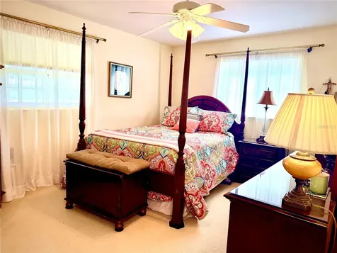 6086 28th Avenue N St Petersburg FL 33710