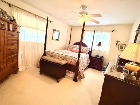 6086 28th Avenue N St Petersburg FL 33710