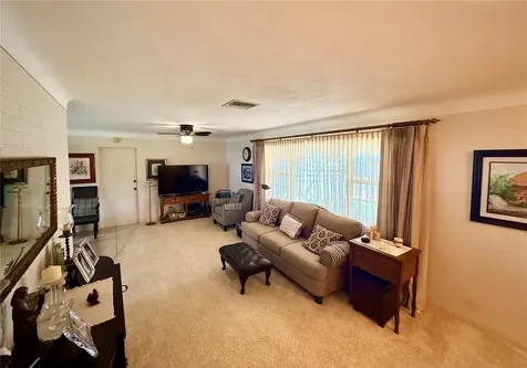 6086 28th Avenue N St Petersburg FL 33710