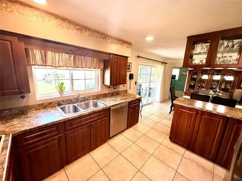 6086 28th Avenue N St Petersburg FL 33710