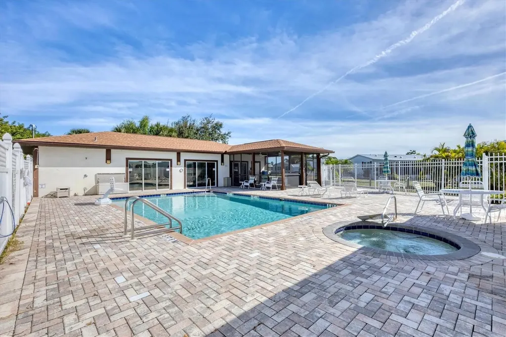 9158 Pinehaven Way Englewood FL 34224