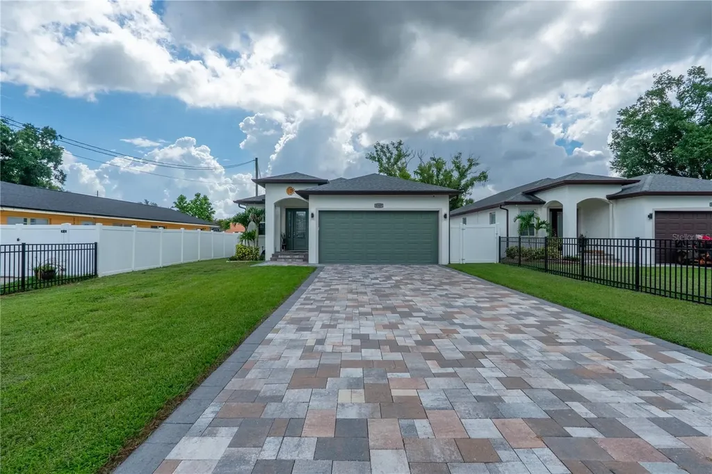 8307 N Gomez Avenue Tampa FL 33614