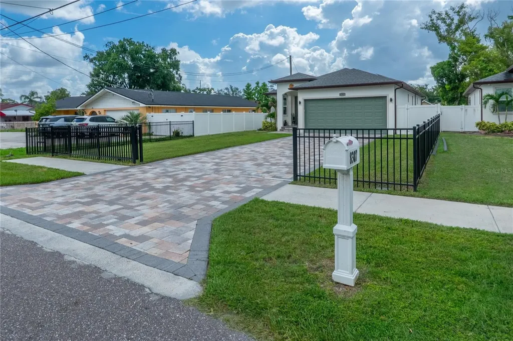 8307 N Gomez Avenue Tampa FL 33614