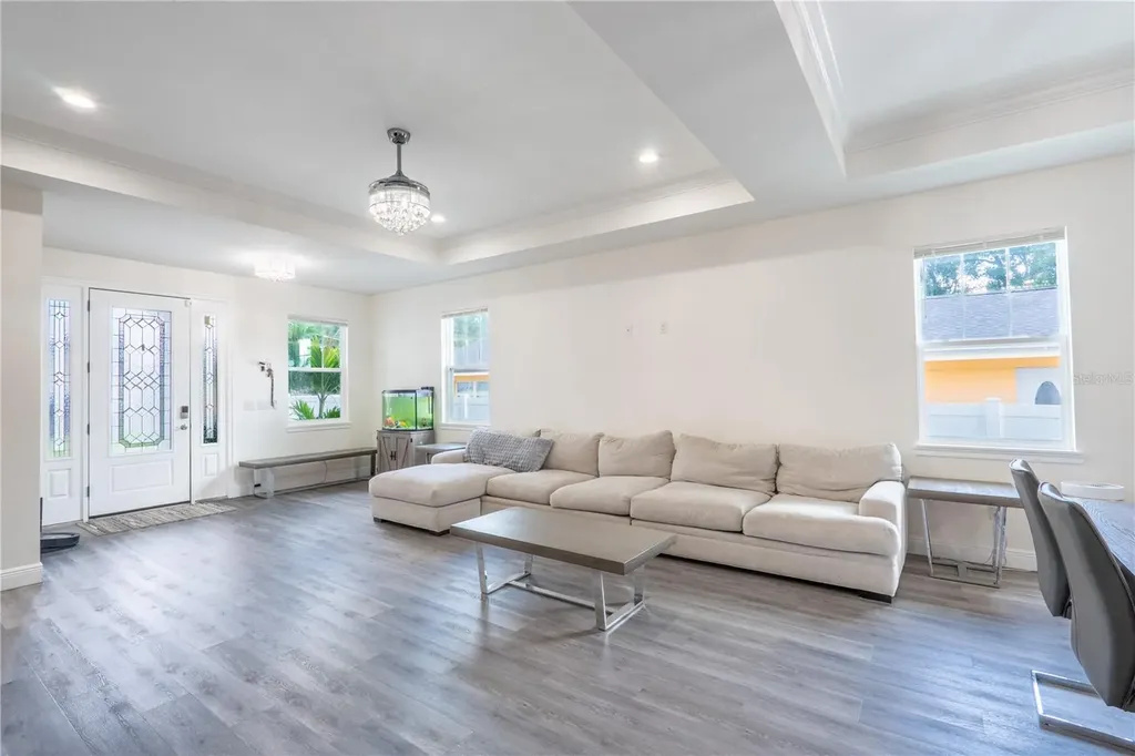 8307 N Gomez Avenue Tampa FL 33614