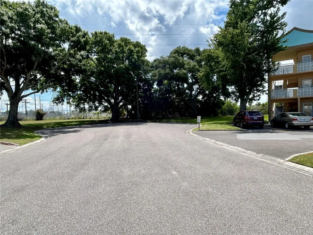 2467 Finlandia Lane Clearwater FL 33763