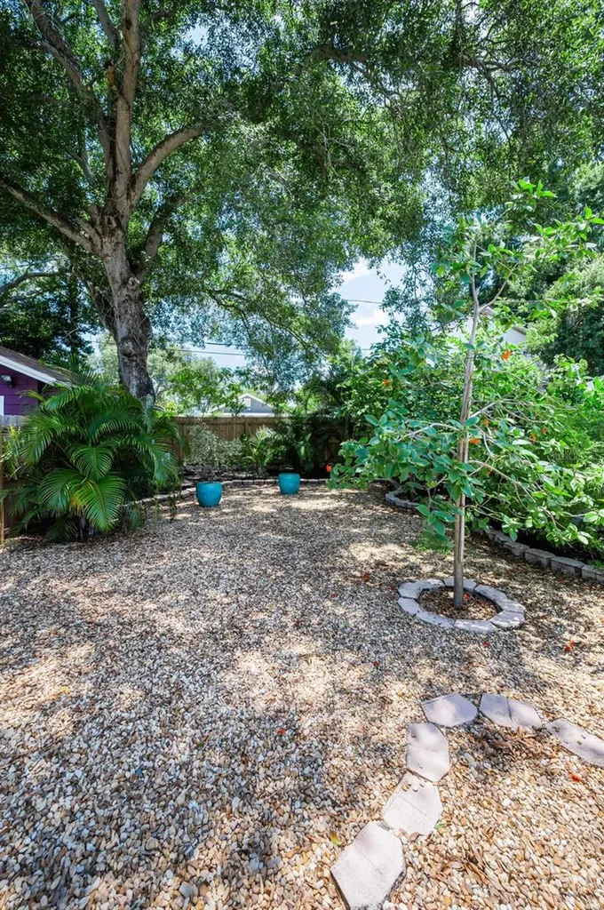 1100 35th Avenue N St Petersburg FL 33704