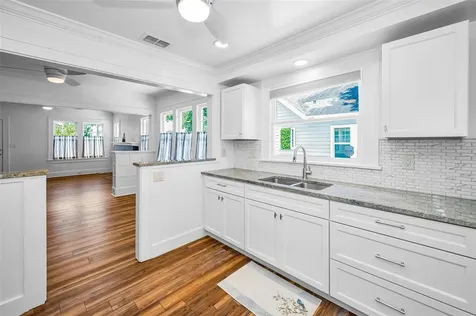 1100 35th Avenue N St Petersburg FL 33704